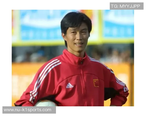 中国足球传奇球星区楚良：从守门员到足球名宿的辉煌历程